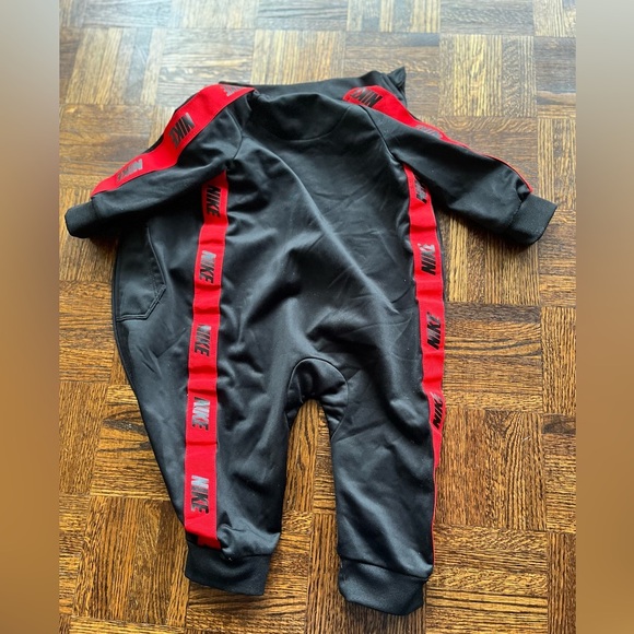 Nike baby Tracksuit  (12M) - Picture 8 of 9